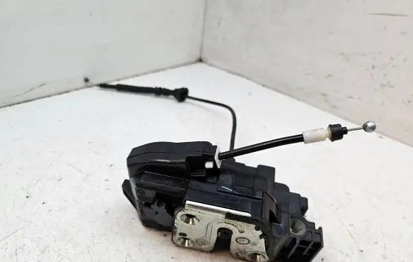 KIA Pro Cee'd I Front door lock