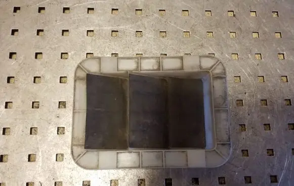 Quarter panel pressure vent