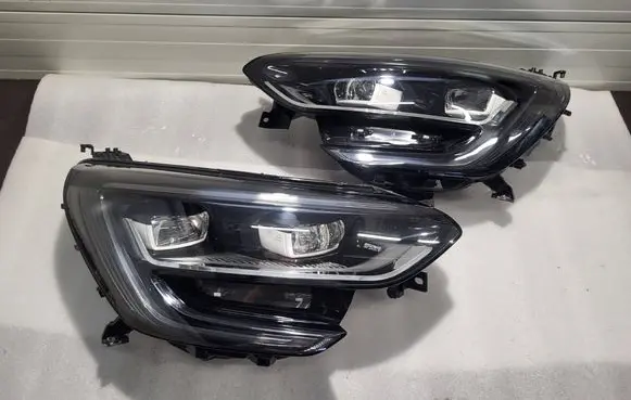 Renault Megane IV Headlights/headlamps set 260100932R