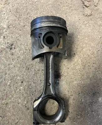 Piston with connecting rod