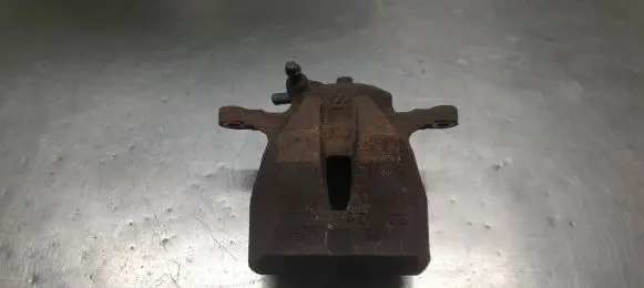 Toyota Auris E180 Front brake caliper