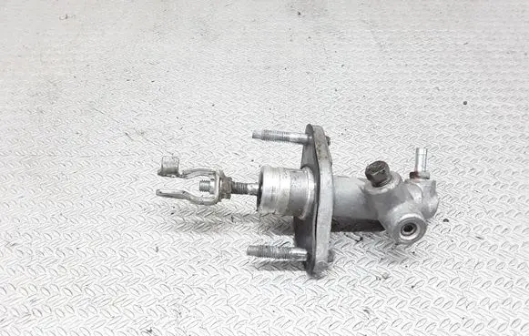 Honda CR-V Clutch master cylinder