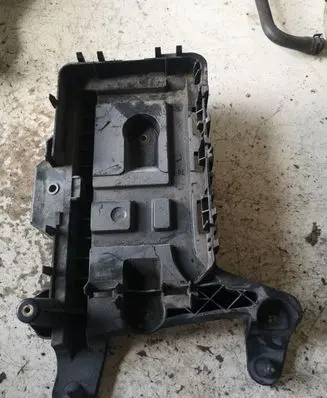 Volkswagen Golf VI Battery tray 1K0915333