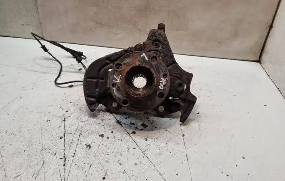 Front wheel hub