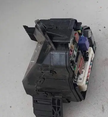 Toyota Yaris Fuse box set 821150UJ40B