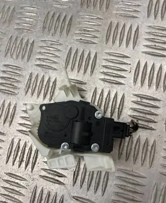 Audi A5 8T 8F Air flap motor/actuator efb330