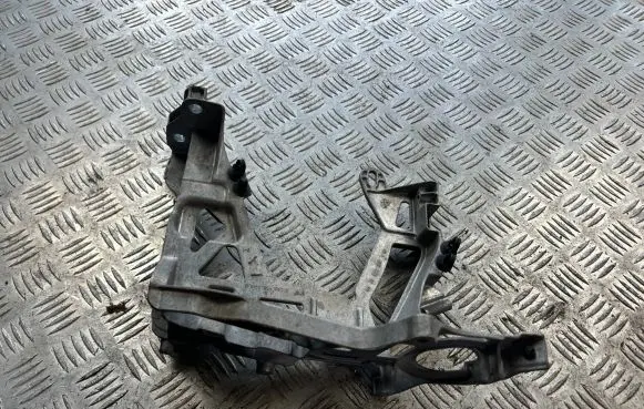 Mercedes-Benz C W205 Headlight/headlamp mounting bracket A2056221700