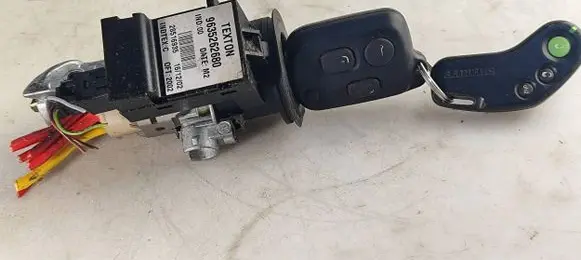 Peugeot 607 Ignition lock N0500109 9635262680