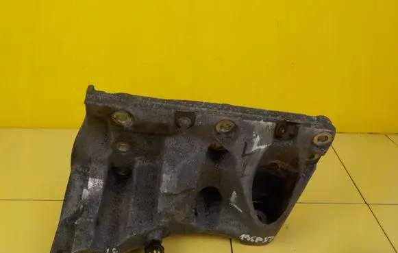 Porsche Cayenne (9PA) Engine mounting bracket 9481022151R M48