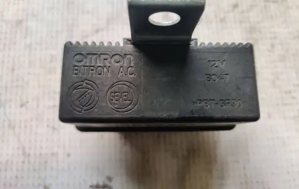Volkswagen Golf V Coolant fan relay 01345962080