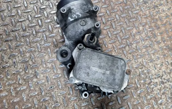 Opel Grandland X Oil filter mounting bracket 9823532380
