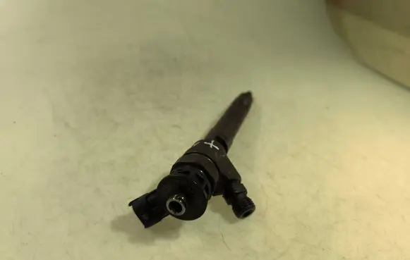 Opel Vivaro Fuel injector HMLGT2183R 0445110569 81821