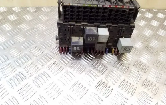 Volkswagen Transporter - Caravelle T4 Fuse module 357937039