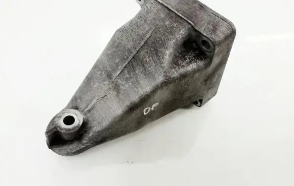 Mercedes-Benz E W211 Engine mounting bracket A2712230804