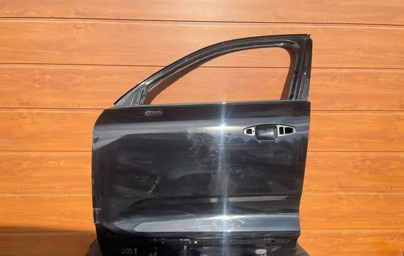 Volvo XC40 Front door