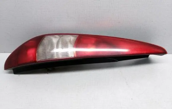 Ford Mondeo Mk III Rear/tail lights 1S7113405C