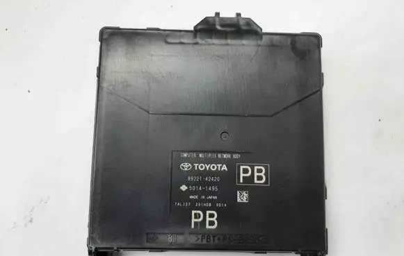 Toyota RAV 4 (XA50) Central body control module 50141495 8922142420