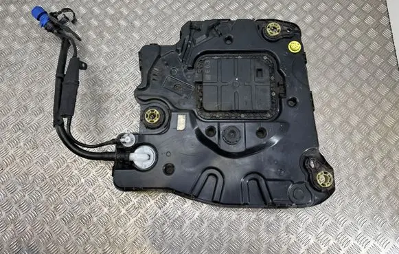 Peugeot 208 II AdBlue liquid reservoir 