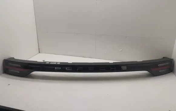 Porsche Cayenne (9Y0 9Y3) Rear light center trim bar blend 9Y0945081F