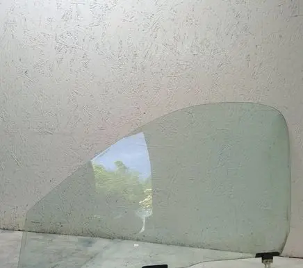 Toyota Yaris Verso Front door window glass four-door 43R06122 M213SAS2