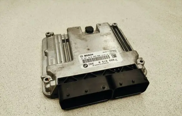 BMW 3 E90 E91 Engine control unit/module 0281018985 030533203 8519668