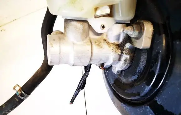 Subaru Legacy Master brake cylinder