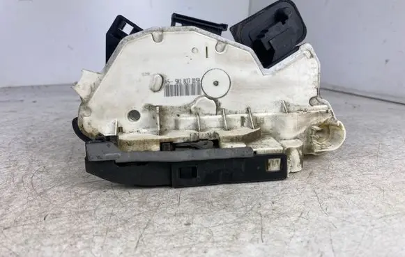 Skoda Yeti (5L) Front door lock 5K1837015B
