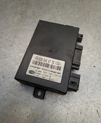 Mercedes-Benz E W211 Tow bar trailer control unit/module 0295456732 5DS00810200