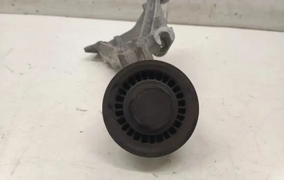 Nissan Qashqai J12 Generator/alternator belt tensioner 117106794R