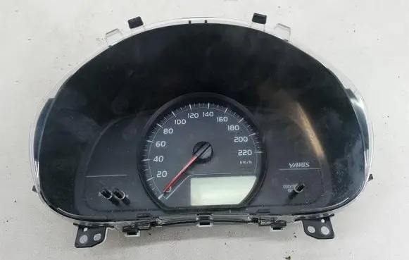 Toyota Yaris Speedometer (instrument cluster) 83800-0DP50