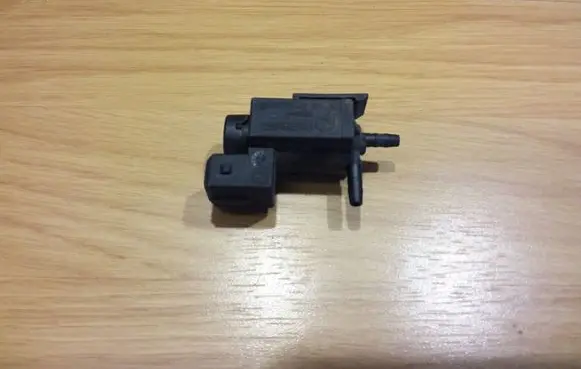 BMW 5 E39 Vacuum valve 72234100