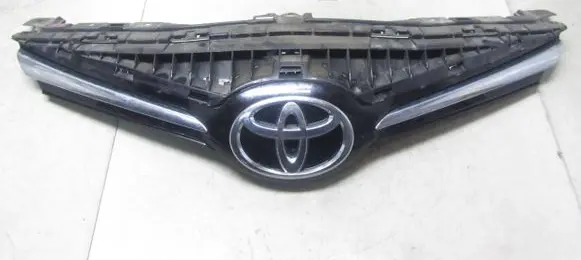 Toyota Avensis T270 Front grill
