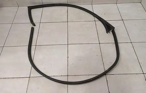 Maserati GranCabrio M145 Front door rubber seal 80089100