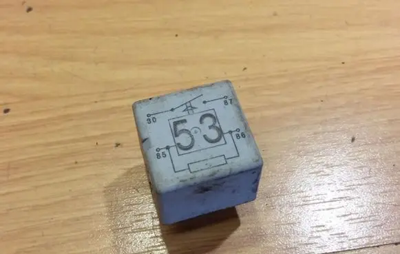 Volkswagen PASSAT B6 Other relay 141951253B