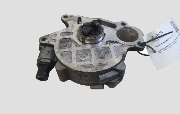 Skoda Octavia Mk2 (1Z) Vacuum pump 03L145100