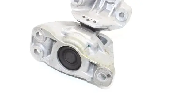 Nissan X-Trail T33 Engine mount bracket