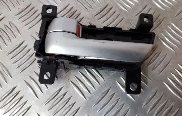 KIA Sorento Front door interior handle 826132P000