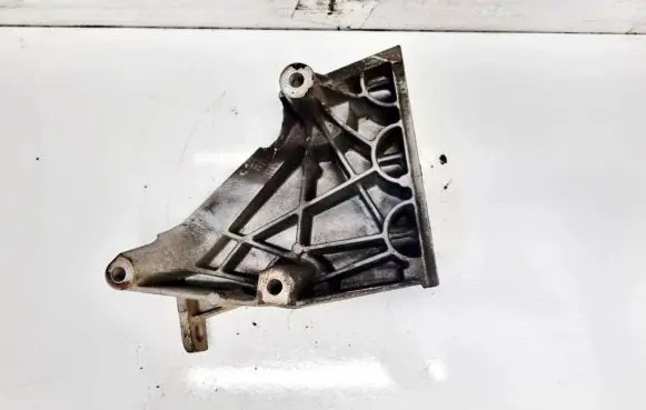 Skoda Fabia Mk1 (6Y) Engine mounting bracket 038199207AJ