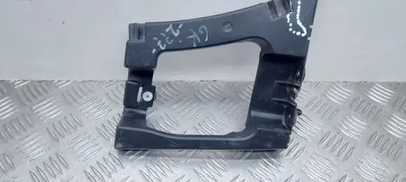 Rear bumper mounting bracket