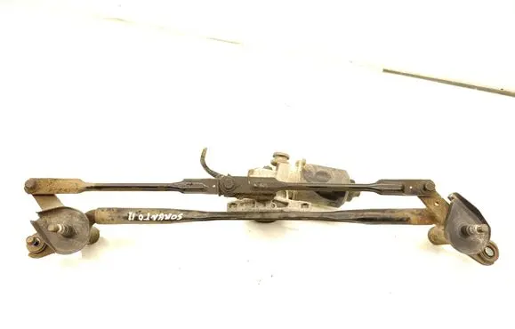 KIA Sorento Front wiper linkage and motor 981102P000