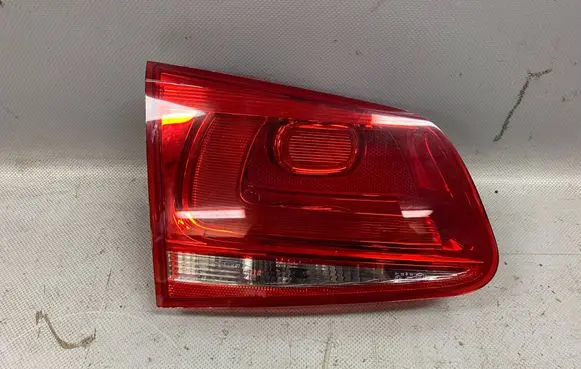 Volkswagen Touareg II Tailgate rear/tail lights 7P6945093C
