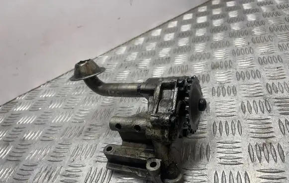 Volkswagen PASSAT B6 Oil pump 038115121A
