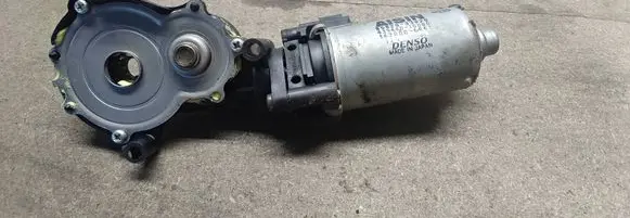 Toyota Avensis T250 Seat adjustment motor 8582033020 43944010080