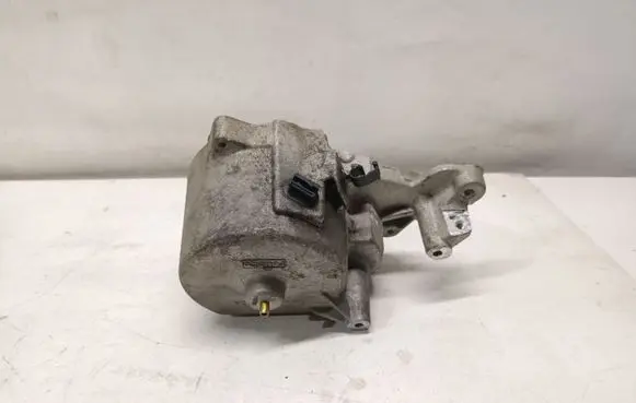Volvo V40 Fuel filter bracket/mount holder 31372831