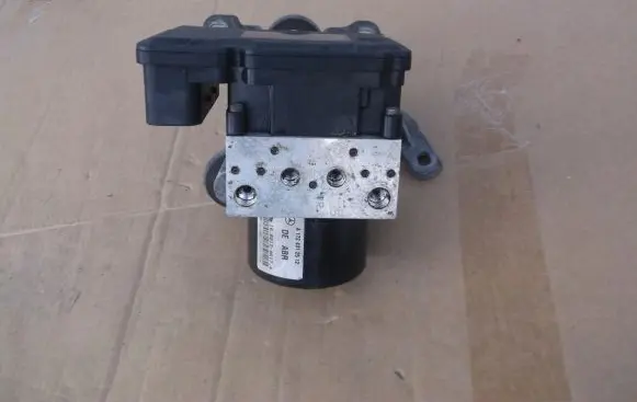 Mercedes-Benz C W204 ABS Pump A1729014000