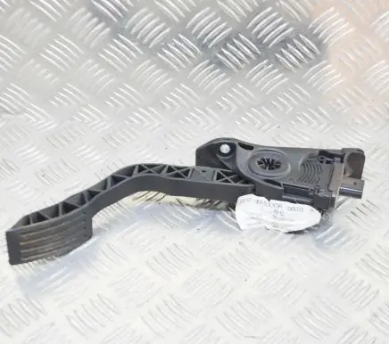 Ford Focus Accelerator throttle pedal 6PV01036882 EV619F836BA