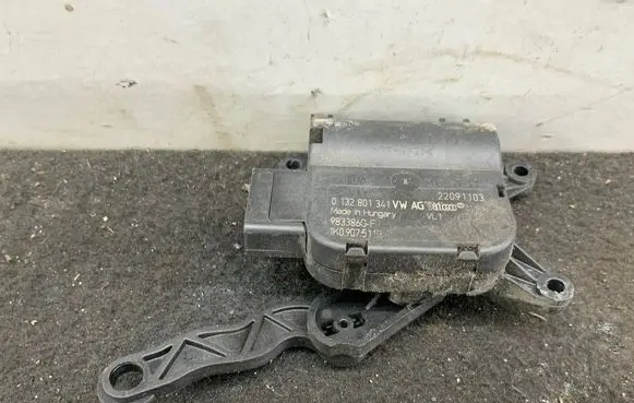 Skoda Superb B6 (3T) Air flap motor/actuator 1K0907511B 983386GF 0132801341