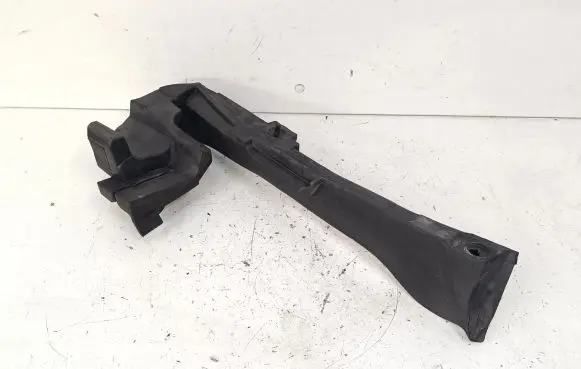 Porsche Macan (95B) Other engine bay part 95B823731A