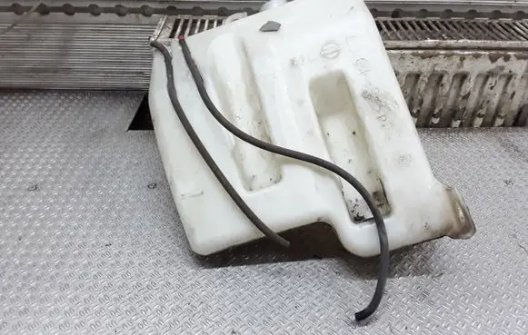 Nissan Note (E11) Windshield washer fluid reservoir/tank