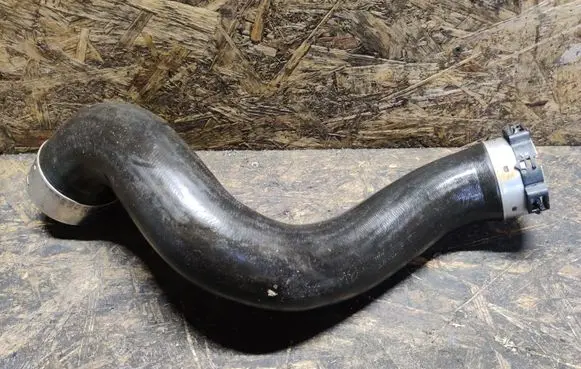 Mercedes-Benz C W204 Intercooler hose/pipe A2045282582